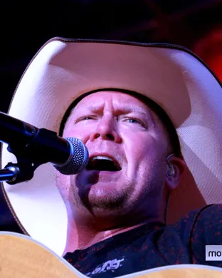 94.9 The Bull's Summer Throwback Bash: Tracy Lawrence
